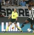 Botafogo de Júnior Santos entra em marcha lenta e quase é atropelado em casa –  Foto: Vitor Silva/Botafogo / Jogada10