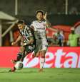 Jogadores de Vitória e Atlético-MG em disputa de bola no Brasileirão –  Foto: Pedro Souza / Atlético / Jogada10