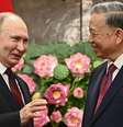 Vladimir Putin (à esquerda) encontrou-se com o presidente vietnamita To Lam na quinta-feira (20/6)  Foto: EPA / BBC News Brasil