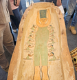 A múmia de Tadi Ist estava coberta por uma tampa de sarcófago representando suas feições — curiosamente parecidas com as de Marge Simpson (Imagem: Egyptian Ministry of Tourism & Antiquities)  Foto: Canaltech
