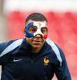 Mbappé treina de máscara após fraturar o nariz  Foto: Reprodução/X/equipedefrance