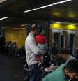 Refugiados afegãos com visto humanitário esperam encaminhamento para abrigo no Aeroporto Internacional de Guarulhos   Foto: Rovena Rosa/AB