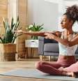 O yoga promove o equilíbrio entre o corpo, a mente e o espírito  Foto: Pixel-Shot | Shutterstock / Portal EdiCase