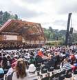 Os concertos no Parque Capivari, em Campos do Jordão, são ao ar livre  Foto: Íris Zanetti/Divulgação / Viagem e Turismo