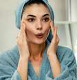 O yoga facial tonifica os músculos do rosto e melhora a sensibilidade, promovendo rejuvenescimento e bem-estar emocional  Foto: sebra | Shutterstock / Portal EdiCase