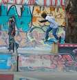Skatistas dão cambalhotas e piruetas para manter a Prafinha, espaço de skate na favela Real Parque: fazem eventos, rifas, doações  Foto: Divulgação