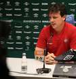 Fernando Diniz n coletiva criticando o penalti marcado contra o Fluminense FOTO DE MARCELO GONÇALVES / FLUMINENSE FC  Foto: Esporte News Mundo