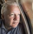 Julian Assange foi fotografado em avião a caminho de Bangkok, após deixar a prisão no Reino Unido  Foto: PA / BBC News Brasil