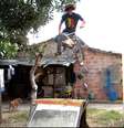 Gabriel Durace treinando em rampa improvisada no quintal da casa no bairro Vila Brito, em Lorena, interior paulista.  Foto: Arquivo pessoal