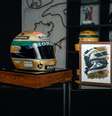 Capacete de Ayrton Senna folheado a ouro  Foto: Divulgação