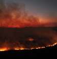 Uma visão de drone mostra fumaça subindo de um incêndio no Pantanal, a maior área úmida do mundo, em Corumbá, estado de Mato Grosso do Sul, Brasil, 12 de junho de 2024.  Foto: Reuters/Ueslei Marcelino