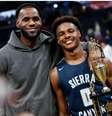 LeBron James e Bronny James sempre sonharam em jogar juntos na NBA.  Foto: Reprodução/Instagram / Estadão