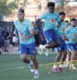 Vini Jr e Éder Militão durante treinamento da Seleção –  Foto: Rafael Ribeiro/CBF / Jogada10