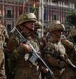 Militares tomaram o Centro de La Paz na quarta-feira  Foto: EPA / BBC News Brasil