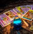 O tarot é uma prática que ajuda no autoconhecimento  Foto: LunarVogel | Shutterstock / Portal EdiCase