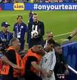 Torcedor se joga de arquibancada na direção de Cristiano Ronaldo após jogo  Foto: Reprodução/X