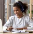 Pesquisadores acreditam que jovens adiam a entrada em relacionamento estável por valorizarem a realização individual  Foto: iStock / Jairo Bouer
