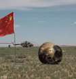 Contendo amostras de solo do lado oculto da Lua, cápsula da missão chinesa Chang'e 6 é aberta em Pequim (Imagem: Reprodução/CCTV)  Foto: Canaltech