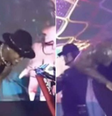 Léo Santana é atingido por celular nas partes íntimas durante show; vídeo  Foto: Reprodução/Redes Sociais 