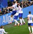 Vertonghen em disputa de bola com jogador da França nas oitavas da Euro 2024 –  Foto: Ozan Kose/AFP via Getty Images / Jogada10