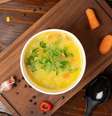 Sopas e caldos são boas escolhas para se manter aquecido e hidratado no inverno |  Foto: azerbaijan_stockers/Freepik / Boa Forma