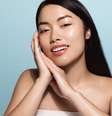 O tônico e a água micelar são produtos que podem ajudar na limpeza da pele  Foto: Lyubov Levitskaya | Shutterstock / Portal EdiCase