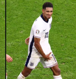 Jude Bellingham será investigado por causa de um gesto obsceno feito durante o jogo entre a Inglaterra e Eslováquia  Foto: Reprodução/Redes Sociais 