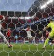 Momento do primeiro gol marcado por Demiral na vitória sobre a Áustria –  Foto: Ronny Hartmann/AFP via Getty Images / Jogada10