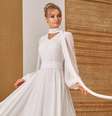 Os vestidos de festa para o inverno podem ser bonitos e quentinhos  Foto: Dmitry_Tsvetkov | Shutterstock / Portal EdiCase