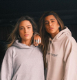 "O amor nas suas diversas manifestações", postou Tati Dias em foto no Instagram com Lauana Prado  Foto: Reprodução Instagram/@tatiidias