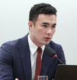 Pedro Aihara ganhou projeção pela atuação como porta-voz do Corpo de Bombeiros de Minas Gerais durante a tragédia de Brumadinho  Foto: Vinicius Loures/Câmara dos Deputados
