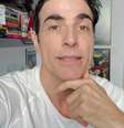 Ele relembrou seus últimos papéis, como o abusador em "Bom Dia, Verônica" (Netflix), e lamentou a forma como aquele personagem foi comentado de forma positiva por internautas  Foto: Instagram/Reynaldo Gianecchini / Pipoca Moderna