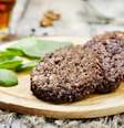 Hambúrguer de feijão-preto  Foto: Nataliya Arzamasova | Shutterstock / Portal EdiCase