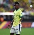 Vini Jr lamenta decisão do VAR em pênalti não marcado  Foto: Buda Mendes / Getty Images