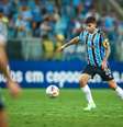 Villasanti, volante do Grêmio, em atuação pelo Paraguai contra a Seleção Brasileira pela Copa América –  Foto: Frederic J. Brown/AFP via Getty Images / Jogada10