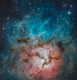 A Nebulosa Trífida fica a 5 mil anos-luz da Terra (Imagem: Reprodução/Jesús Carmona Guillén)  Foto: Canaltech
