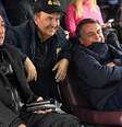 Milei e Bolsonaro assistem ao jogo do Brasil  Foto: Reprodução / Perfil Brasil