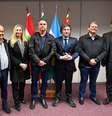 Milei tem encontro com Bolsonaro e recebe medalha   Foto: Divulgação