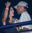 Neymar e Bruna Biancardi estavam em clima de romance no show do Thiaguinho, em São Paulo  Foto: Araujo/Agnews 