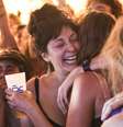 Partidários da esquerda comemoram após o anúncio das primeiras pesquisas de boca de urna  Foto: EPA / BBC News Brasil