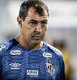 Carille ganhou respiro no comando após fase de oscilação do Santos na Série B –  Foto: Divulgação/Santos FC / Jogada10