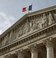A França vive um impasse político após esquerda vencer eleição legislativa, mas nenhum partido conseguir maioria absoluta no Parlamento  Foto: GEOFFROY VAN DER HASSELT/AFP via Getty Images / BBC News Brasil
