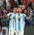 Messi marca o primeiro pela Argentina –  Foto: Juan Mabromata/AFP via Getty Images / Jogada10