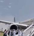 O avião pegou fogo ao pousar no aeroporto de Peshawar, Paquistão, nesta quinta  Foto: feira (11) -  Reprodução / Perfil Brasil