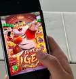 "Jogo do Tigrinho" atua no mercado de jogos brasileiro apesar de modelo ser proibido por lei  Foto: DW / Deutsche Welle