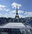 A nova arena do vôlei de praia tem a Torre Eiffel como pano de fundo  Foto: getty images