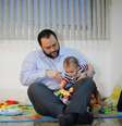 Raphael Melo, de 38 anos, e seu filho Gabriel de 7 meses, durante sessão de fotos cedida ao Estado  Foto: Alex Ribeiro/Estadão / Estadão
