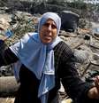 Mulher em local onde ocorreu o ataque  Foto: Reuters / BBC News Brasil