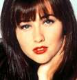 Shannen Doherty como Brenda, a doce garota do interior que tentava se encontrar entre os ricos de Beverly Hills em 'Barrados no Baile'  Foto: Reprodução