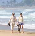 Emma Corrin, uma das estrelas do filme, foi clicada ao lado do namorado, o também ator Rami Malek  Foto: JC Pereira/AgNews